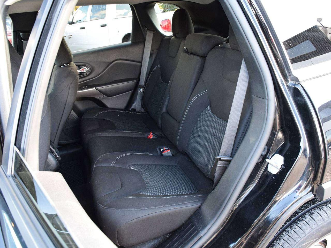 2021 Jeep Cherokee Sport 4x4 ~Heated Seats + Wheel ~Carplay ~Camera Photo