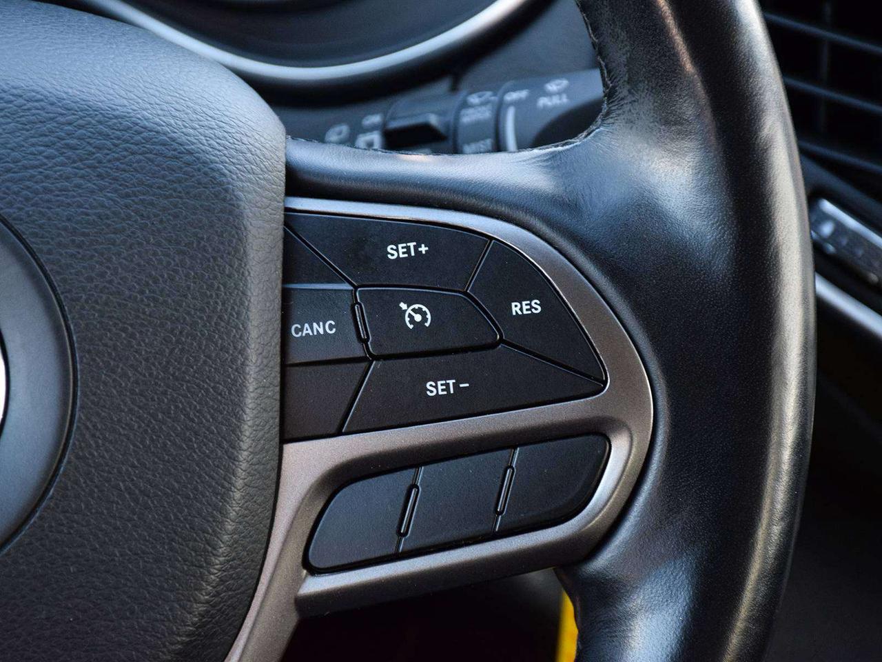 2021 Jeep Cherokee Sport 4x4 ~Heated Seats + Wheel ~Carplay ~Camera Photo