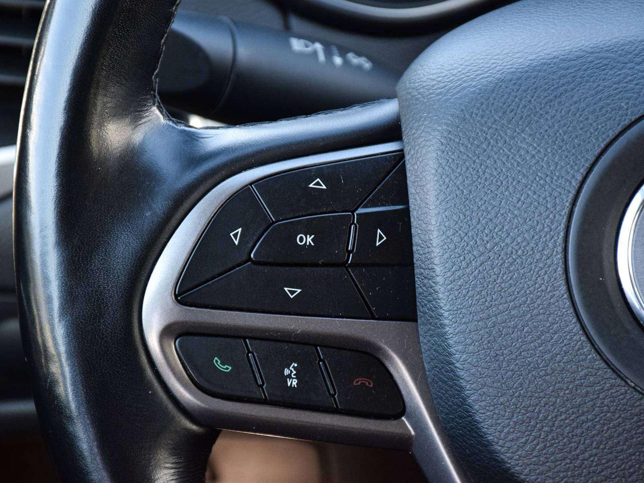 2021 Jeep Cherokee Sport 4x4 ~Heated Seats + Wheel ~Carplay ~Camera Photo