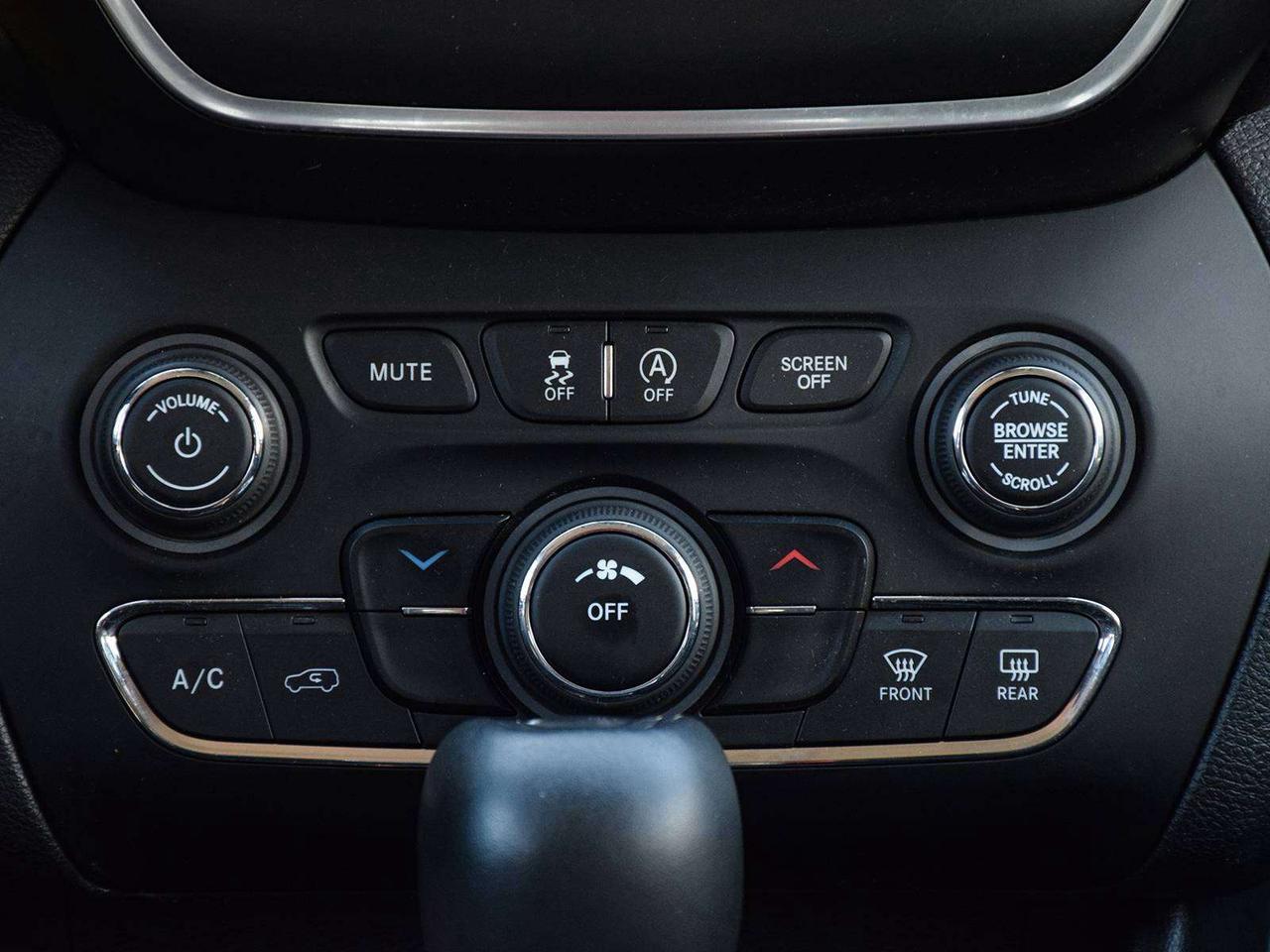 2021 Jeep Cherokee Sport 4x4 ~Heated Seats + Wheel ~Carplay ~Camera Photo