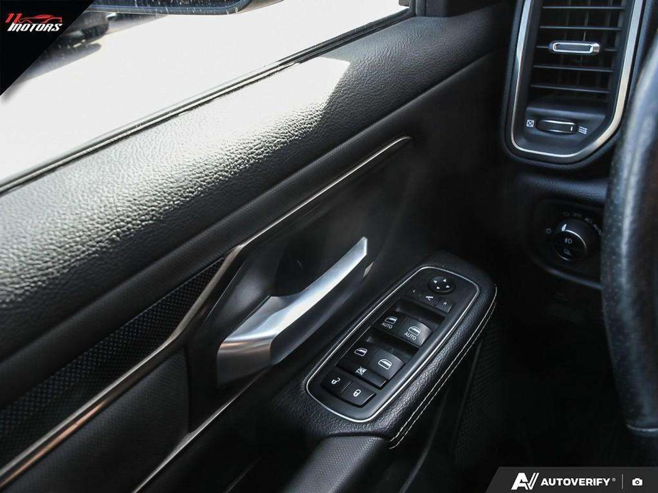 2019 RAM 1500 Sport 4x4 Crew Cab 6'4 Box Photo