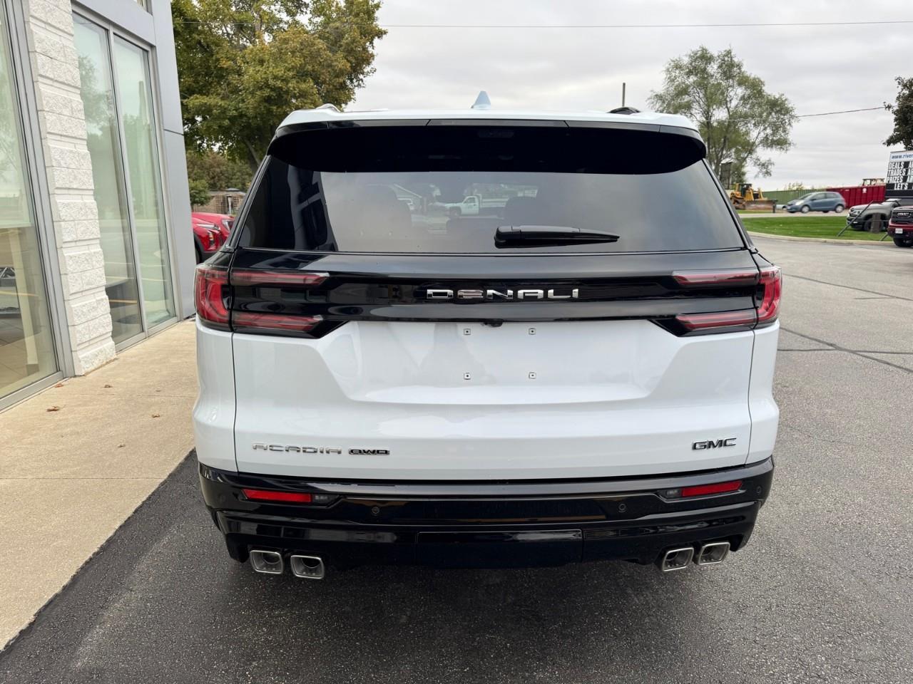 2027 GMC Acadia Denali Ultimate 4dr All-Wheel Drive Photo