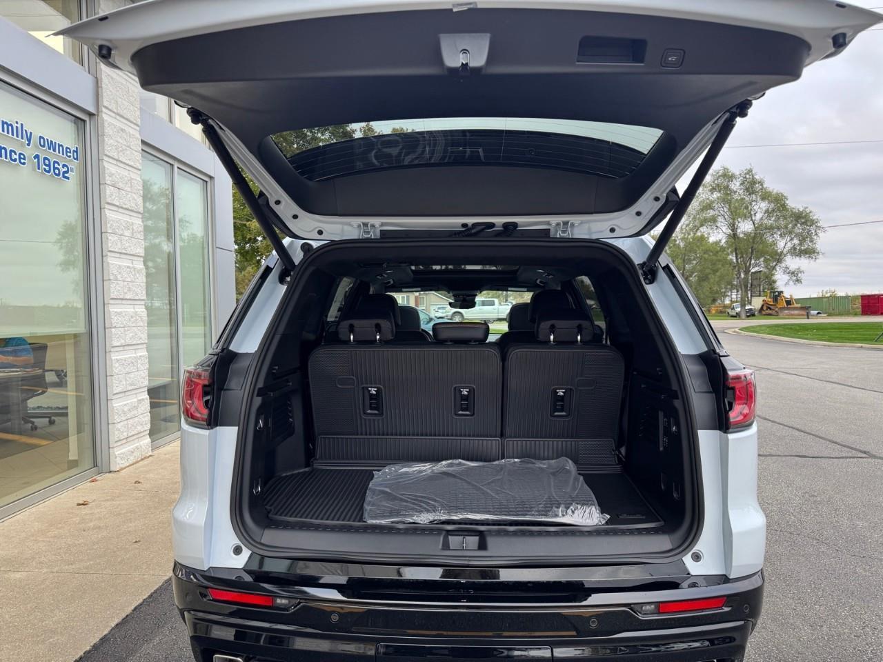 2027 GMC Acadia Denali Ultimate 4dr All-Wheel Drive Photo