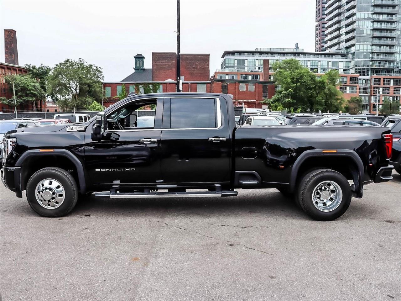 2024 GMC Sierra 3500HD 4WD Crew Cab Long Box Denali Photo4