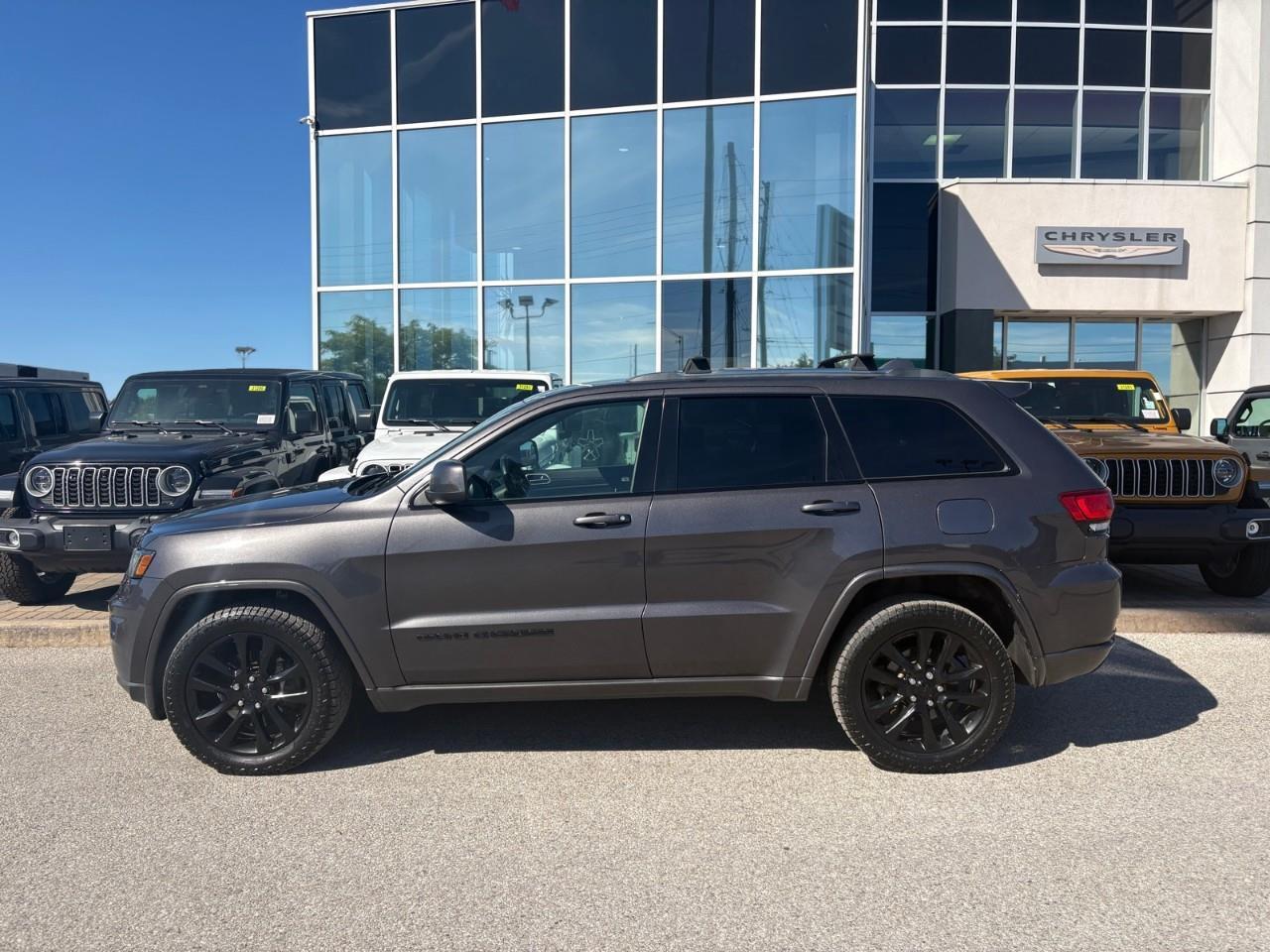 2021 Jeep Grand Cherokee Laredo 4dr 4x4 Photo1