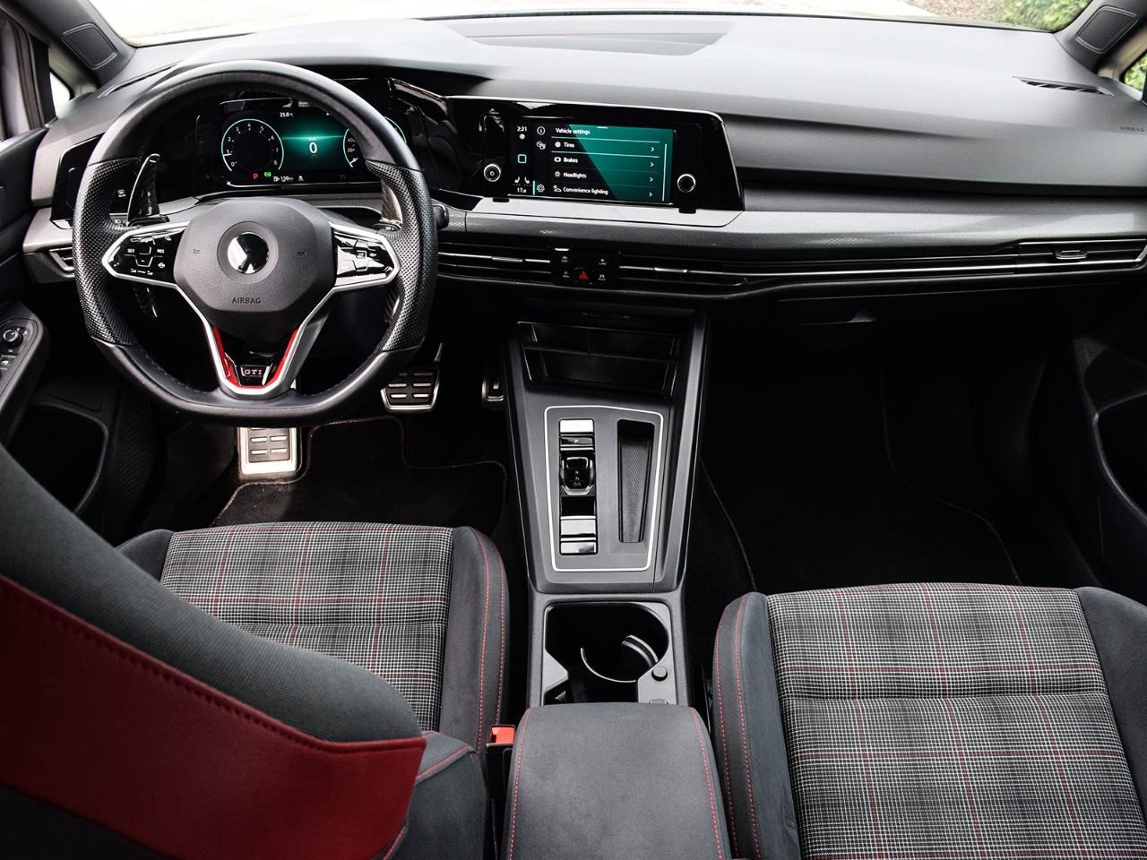 2022 Volkswagen Golf GTI Base (DSG) 4dr Hatchback Photo