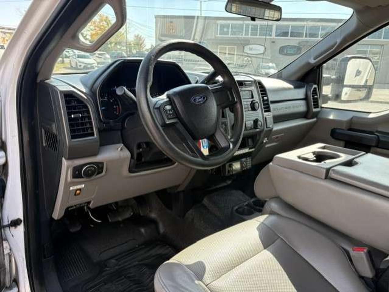 2017 Ford F-350 4X4 **CREW CAB LONG BOX-WALTCO LIFTGATE-1 OWNER** Photo