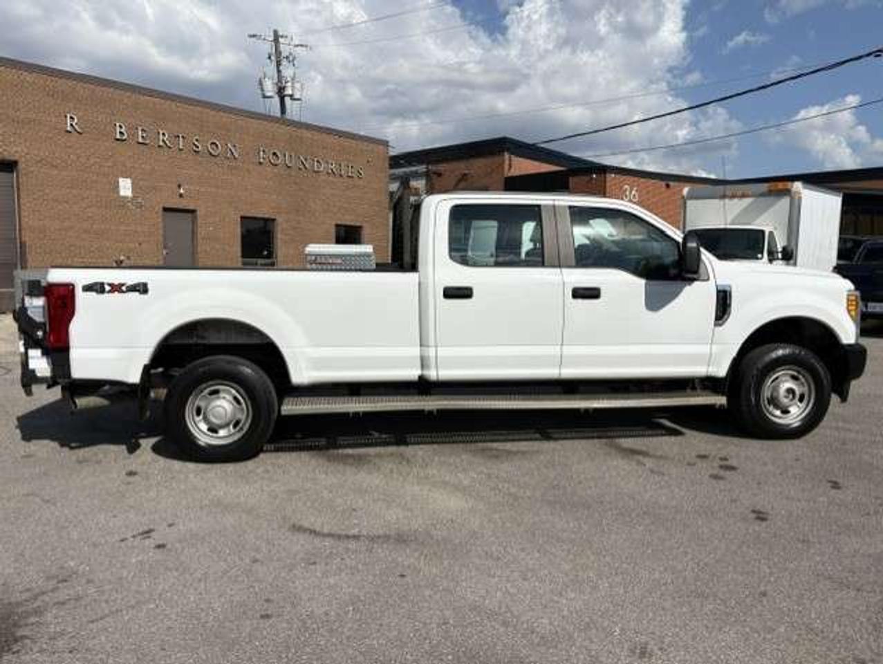 2017 Ford F-350 4X4 **CREW CAB LONG BOX-WALTCO LIFTGATE-1 OWNER** Photo