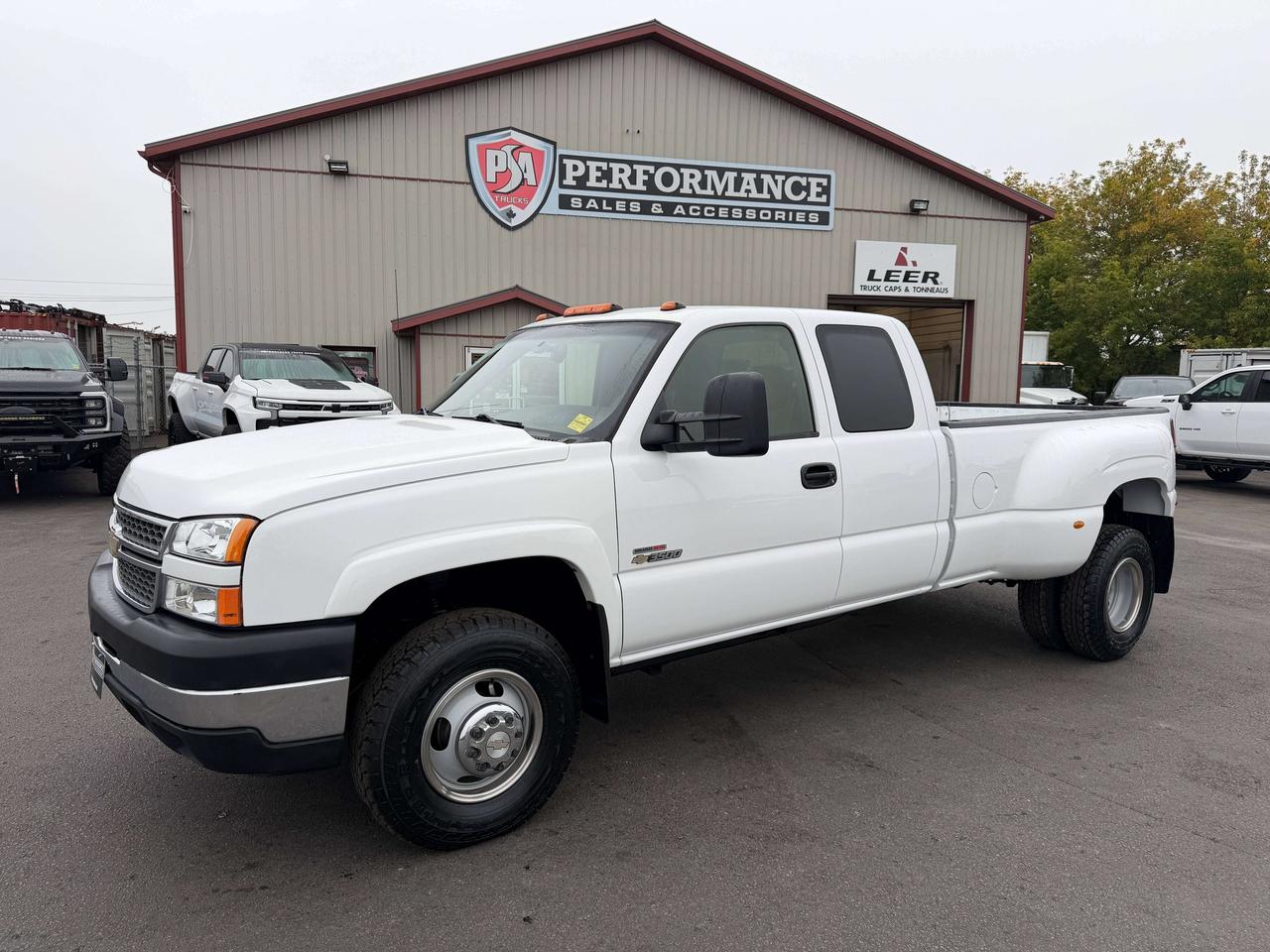 2005 Chevrolet Silverado 3500 LS Photo2