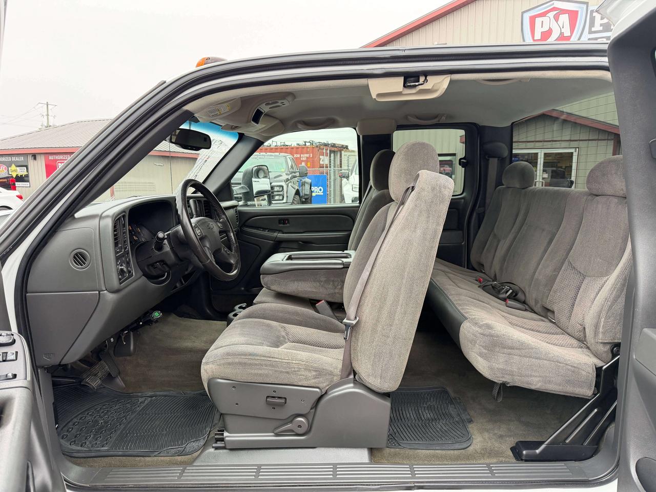 2005 Chevrolet Silverado 3500 LS Photo