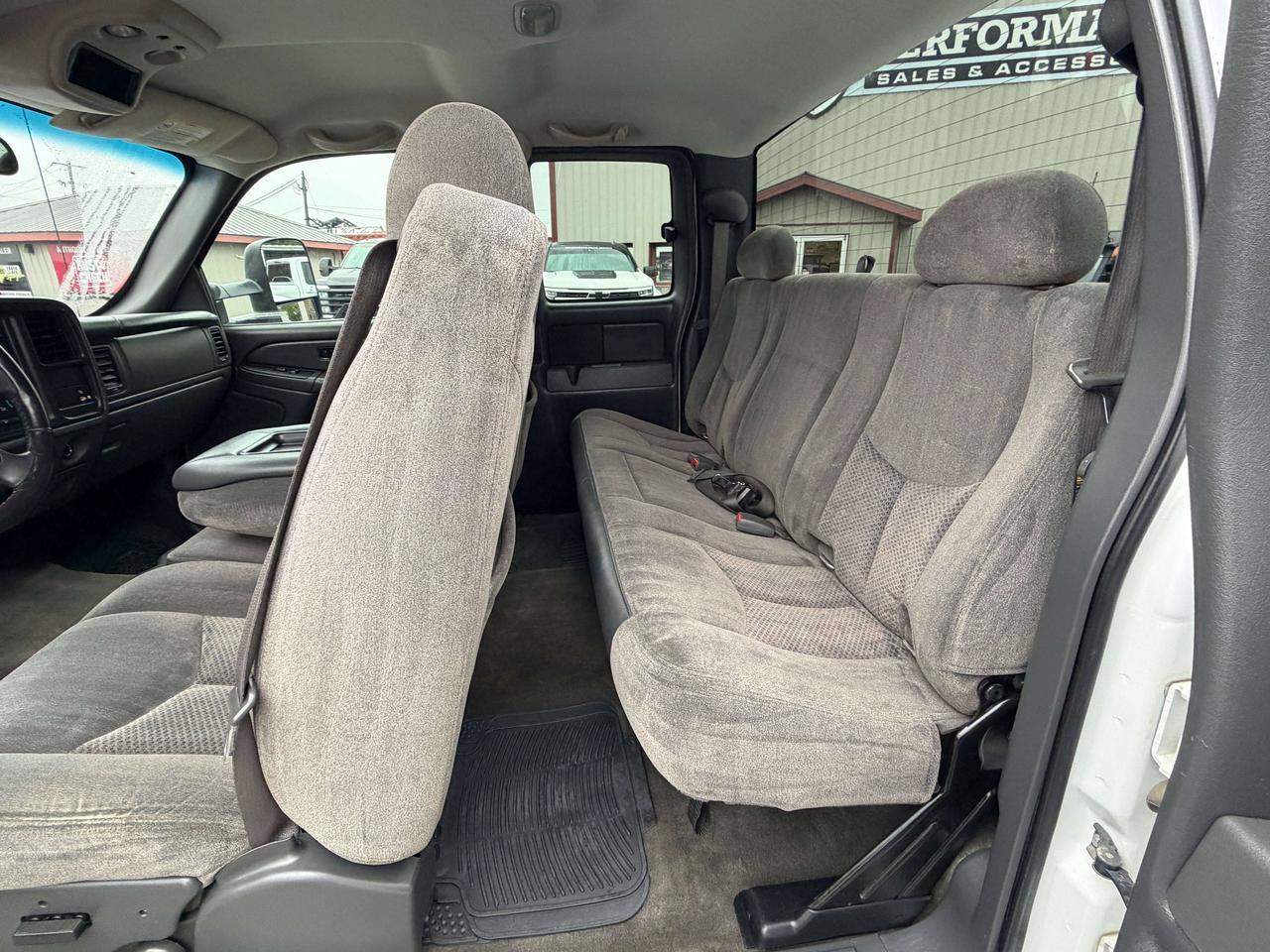 2005 Chevrolet Silverado 3500 LS Photo