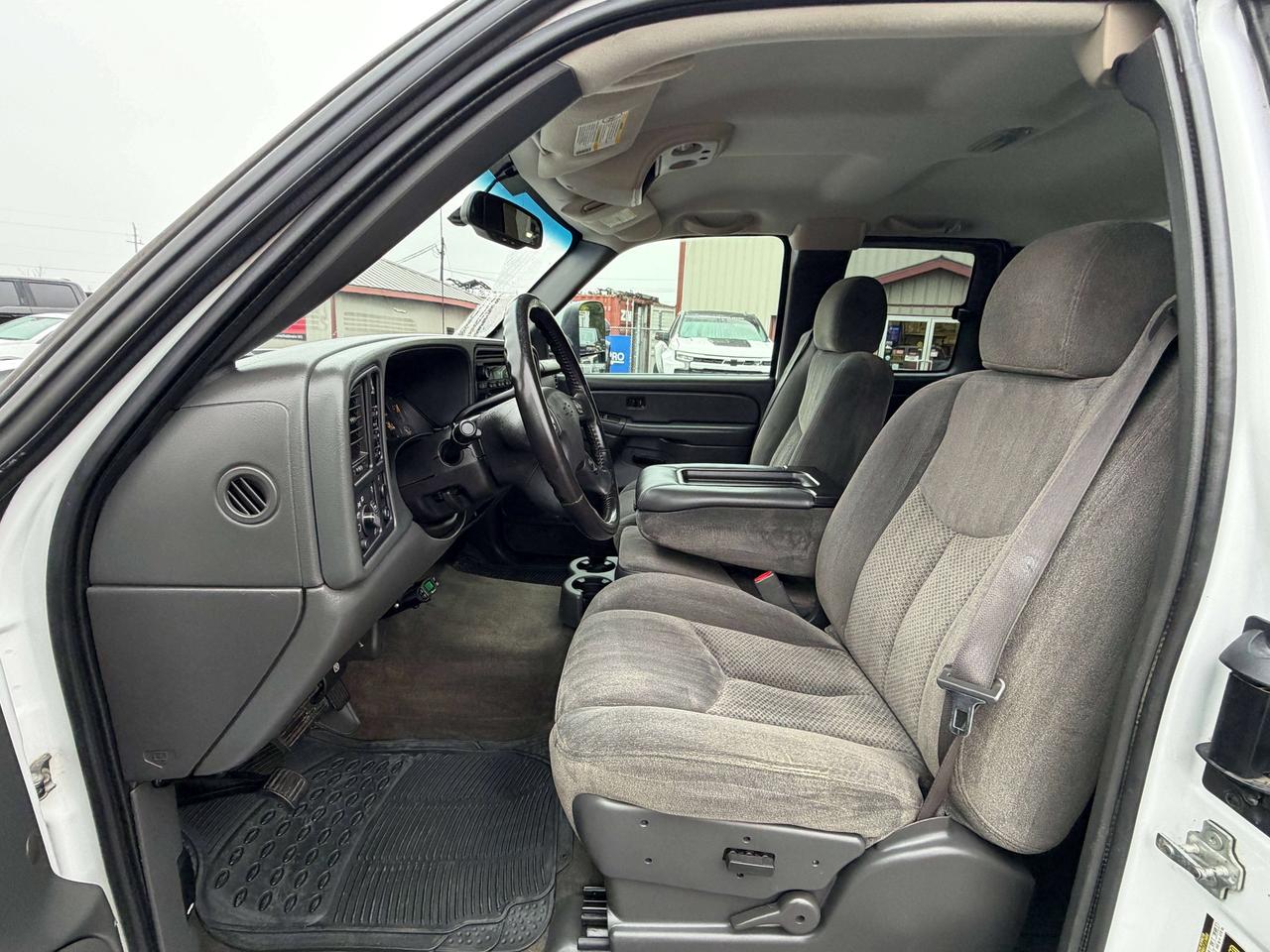 2005 Chevrolet Silverado 3500 LS Photo