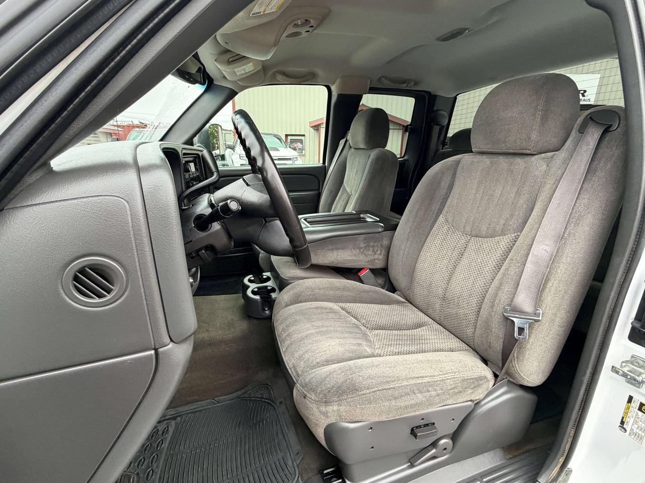 2005 Chevrolet Silverado 3500 LS Photo