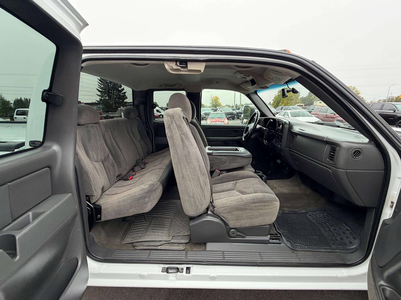 2005 Chevrolet Silverado 3500 LS Photo