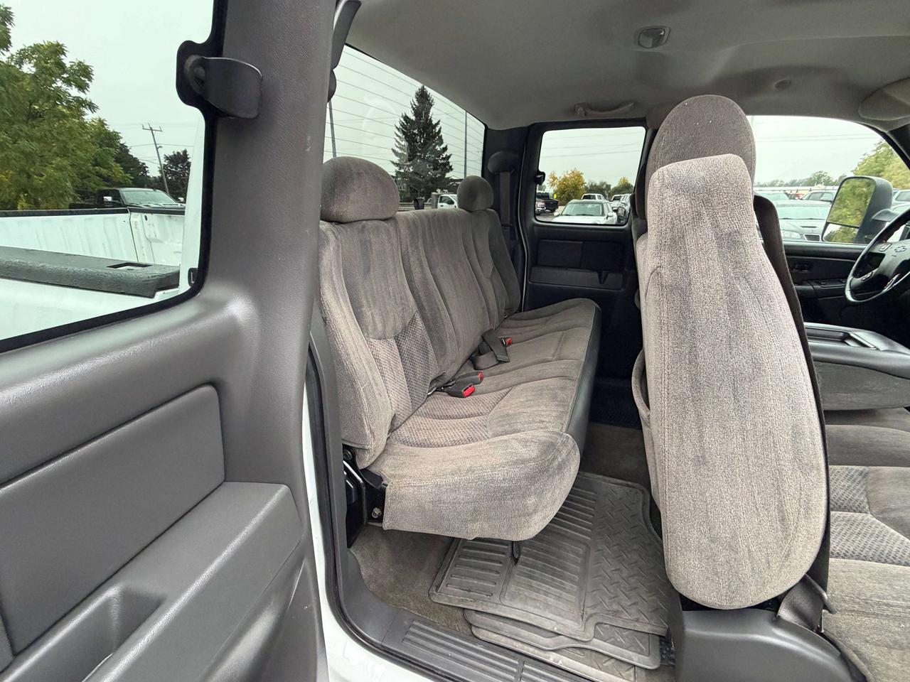 2005 Chevrolet Silverado 3500 LS Photo