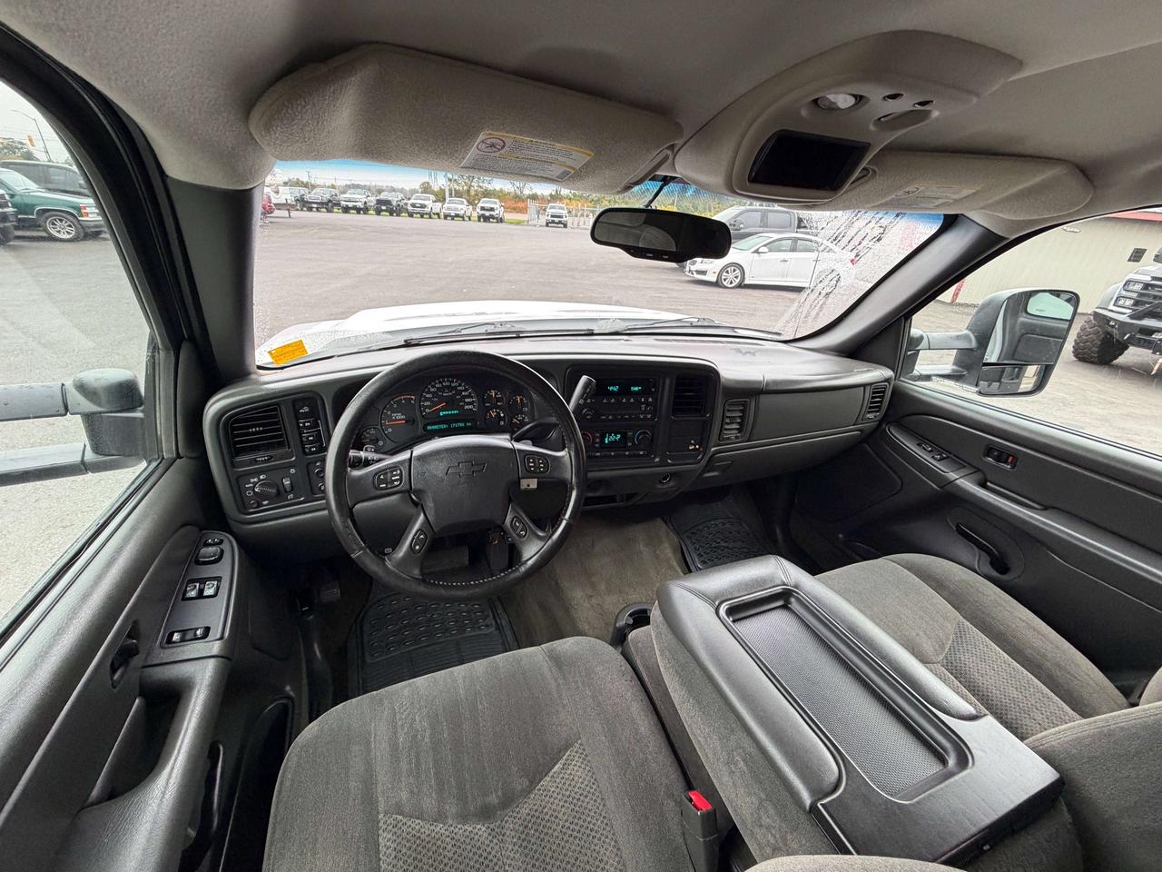2005 Chevrolet Silverado 3500 LS Photo