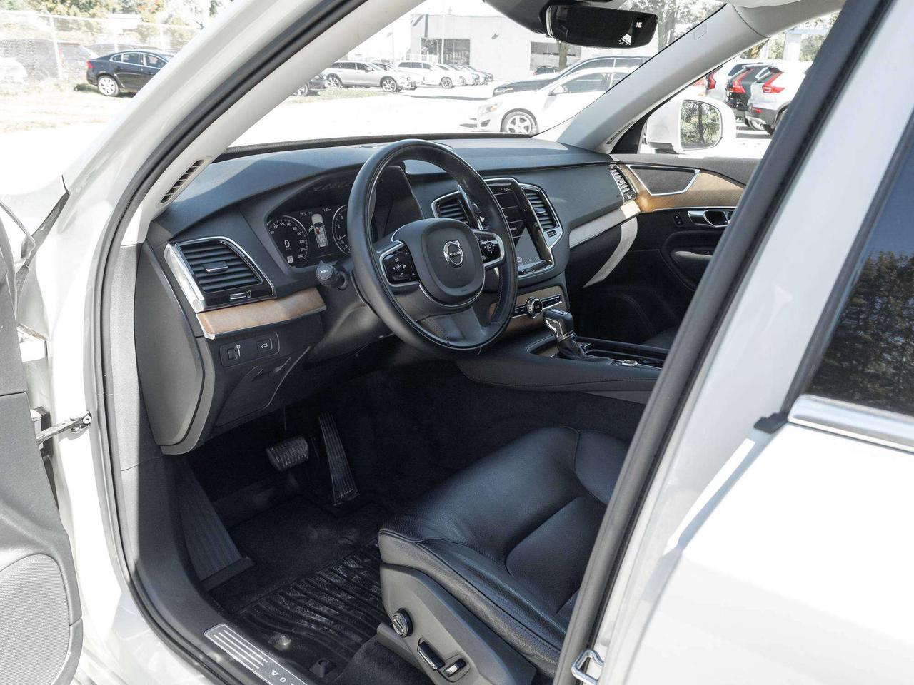 2020 Volvo XC90 MOMENTUM PLUS^Trade In^One Owner^6 Seater Photo3