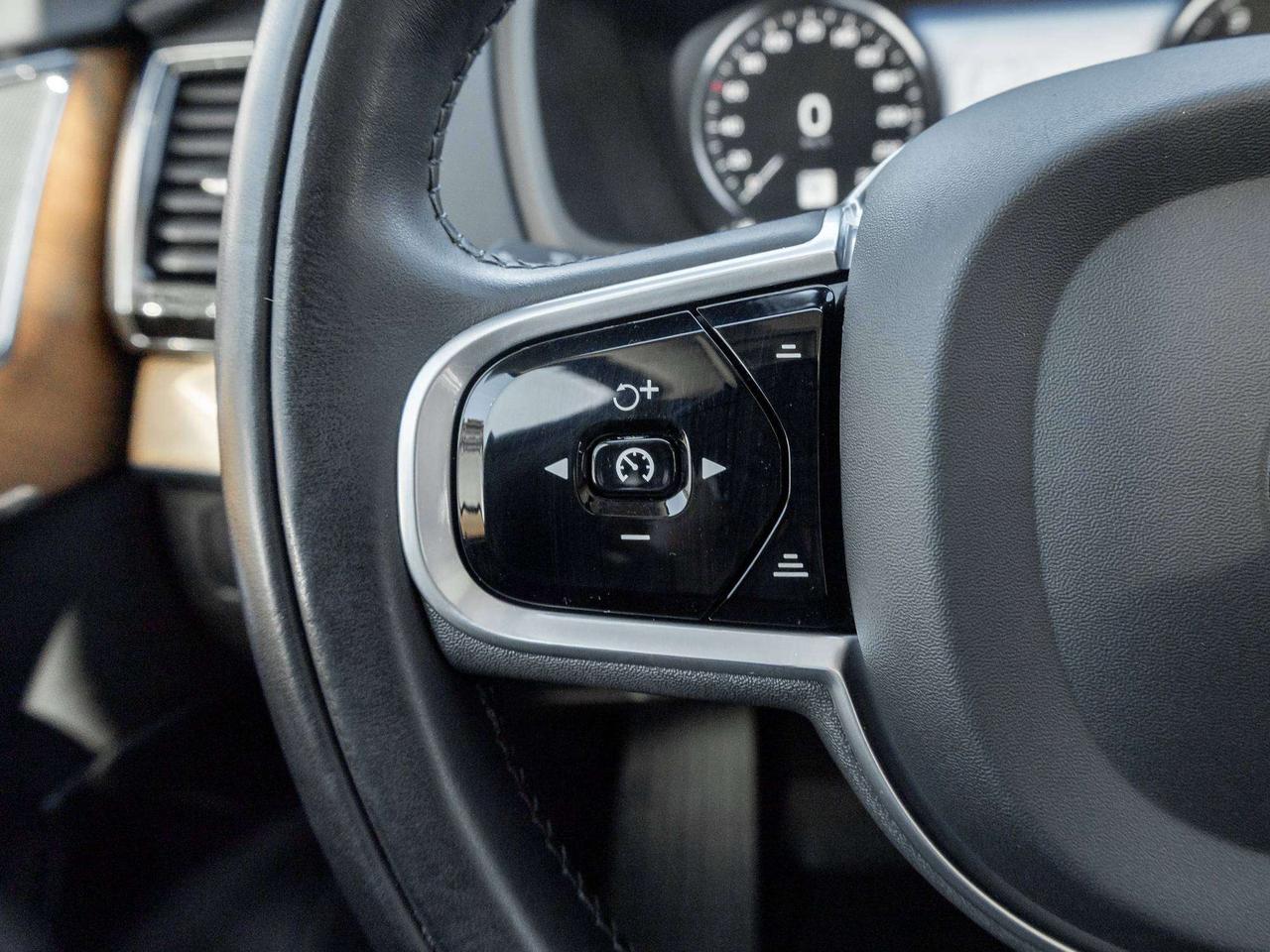 2020 Volvo XC90 MOMENTUM PLUS^Trade In^One Owner^6 Seater Photo