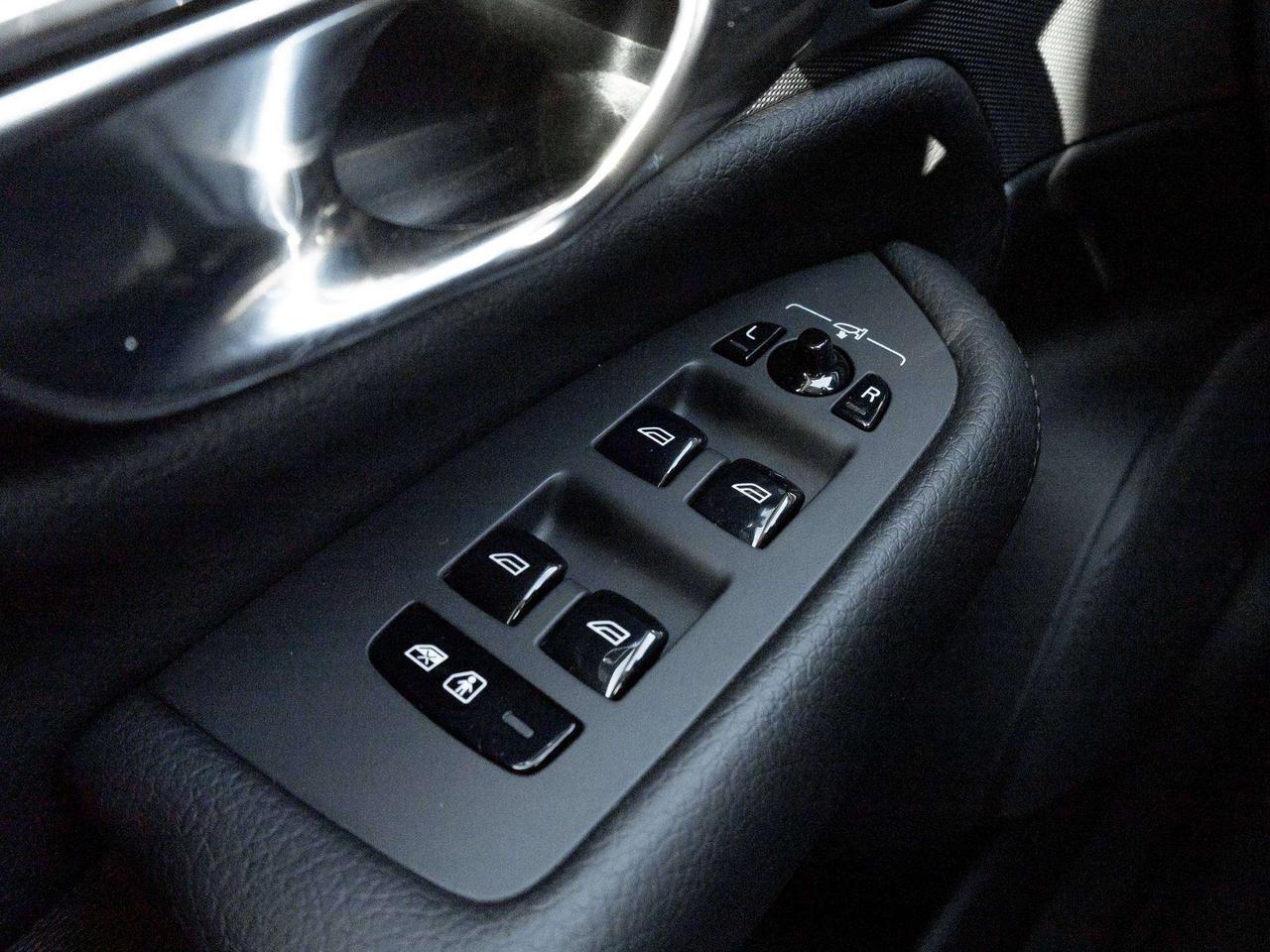 2020 Volvo XC90 MOMENTUM PLUS^Trade In^One Owner^6 Seater Photo