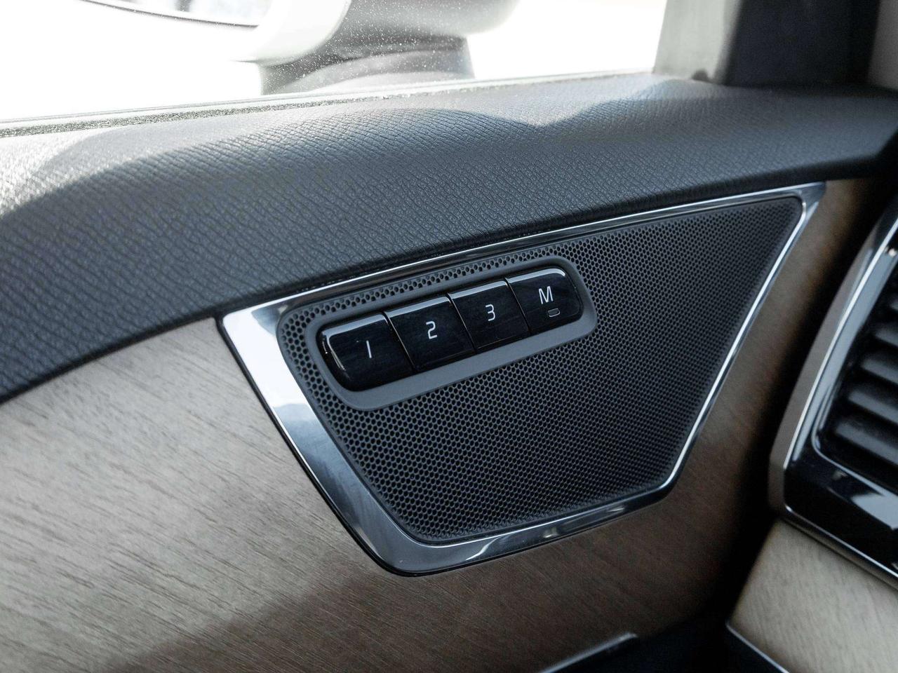2020 Volvo XC90 MOMENTUM PLUS^Trade In^One Owner^6 Seater Photo