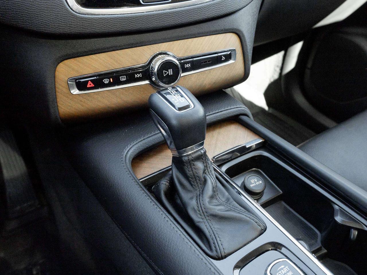 2020 Volvo XC90 MOMENTUM PLUS^Trade In^One Owner^6 Seater Photo