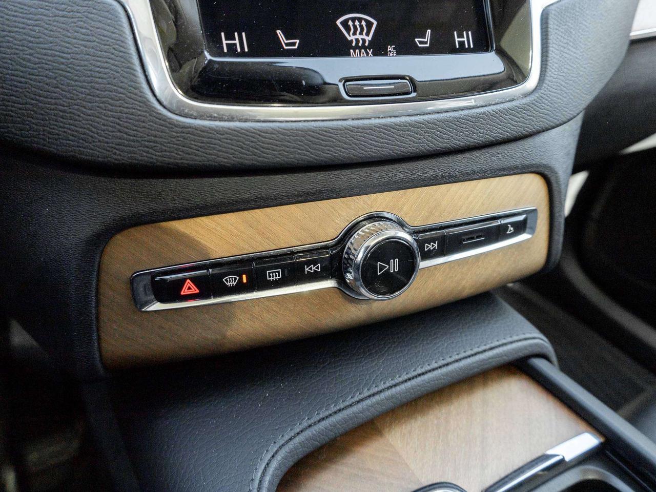 2020 Volvo XC90 MOMENTUM PLUS^Trade In^One Owner^6 Seater Photo