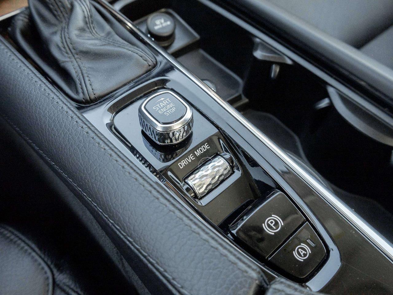 2020 Volvo XC90 MOMENTUM PLUS^Trade In^One Owner^6 Seater Photo