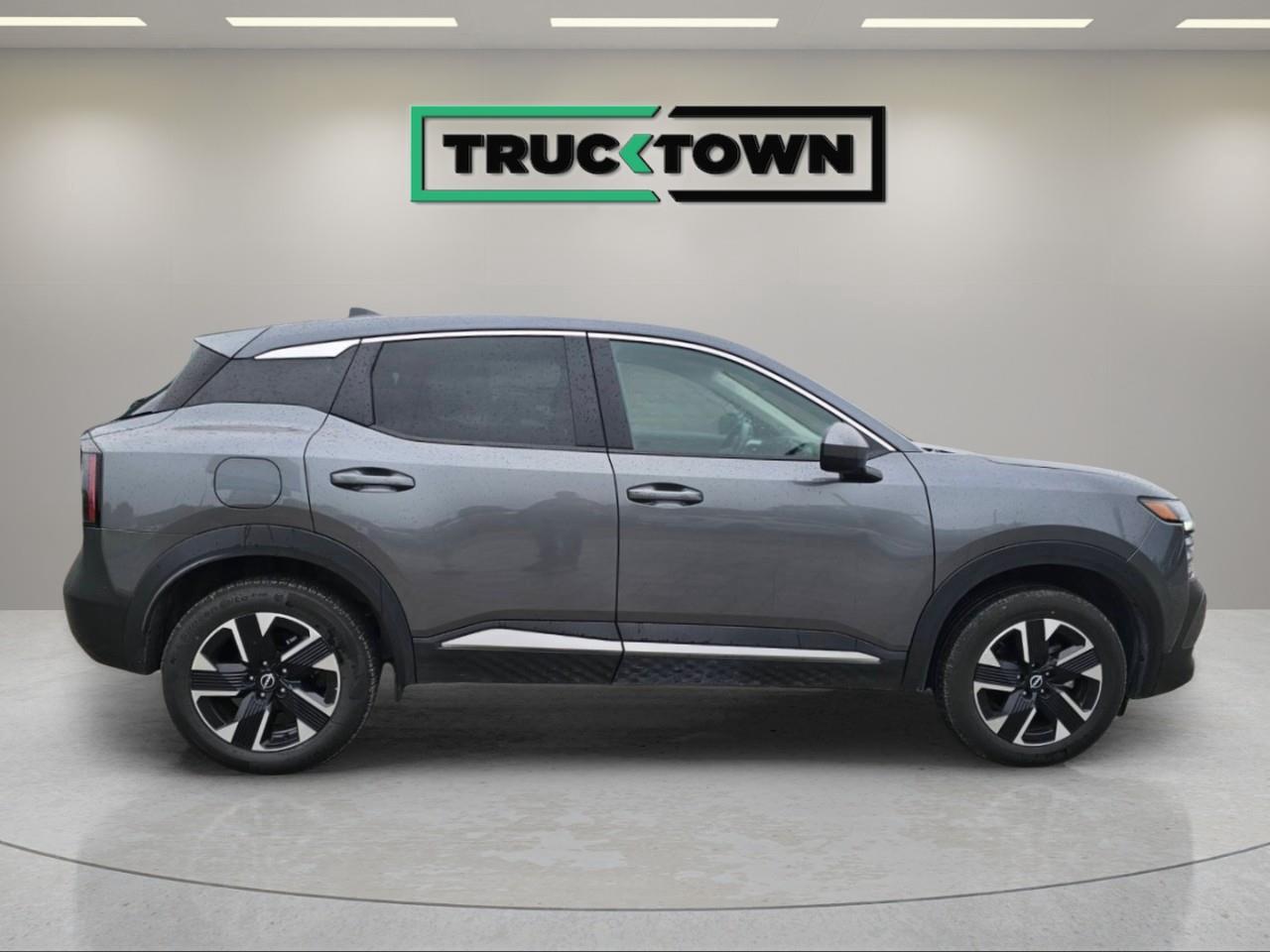 2025 Nissan Kicks SV 4dr All-Wheel Drive Photo3