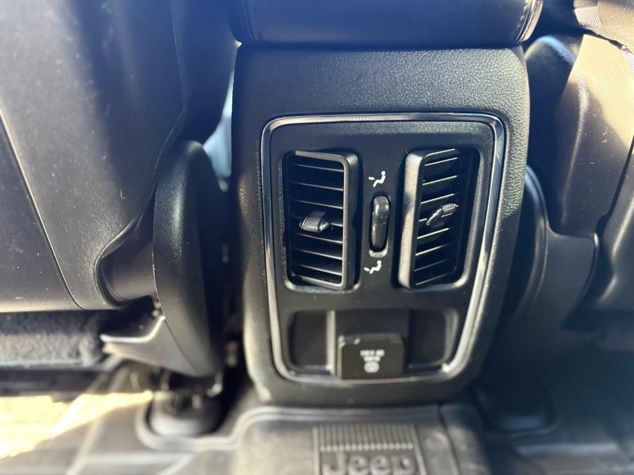 2021 Jeep Grand Cherokee Laredo 4dr 4x4 Photo
