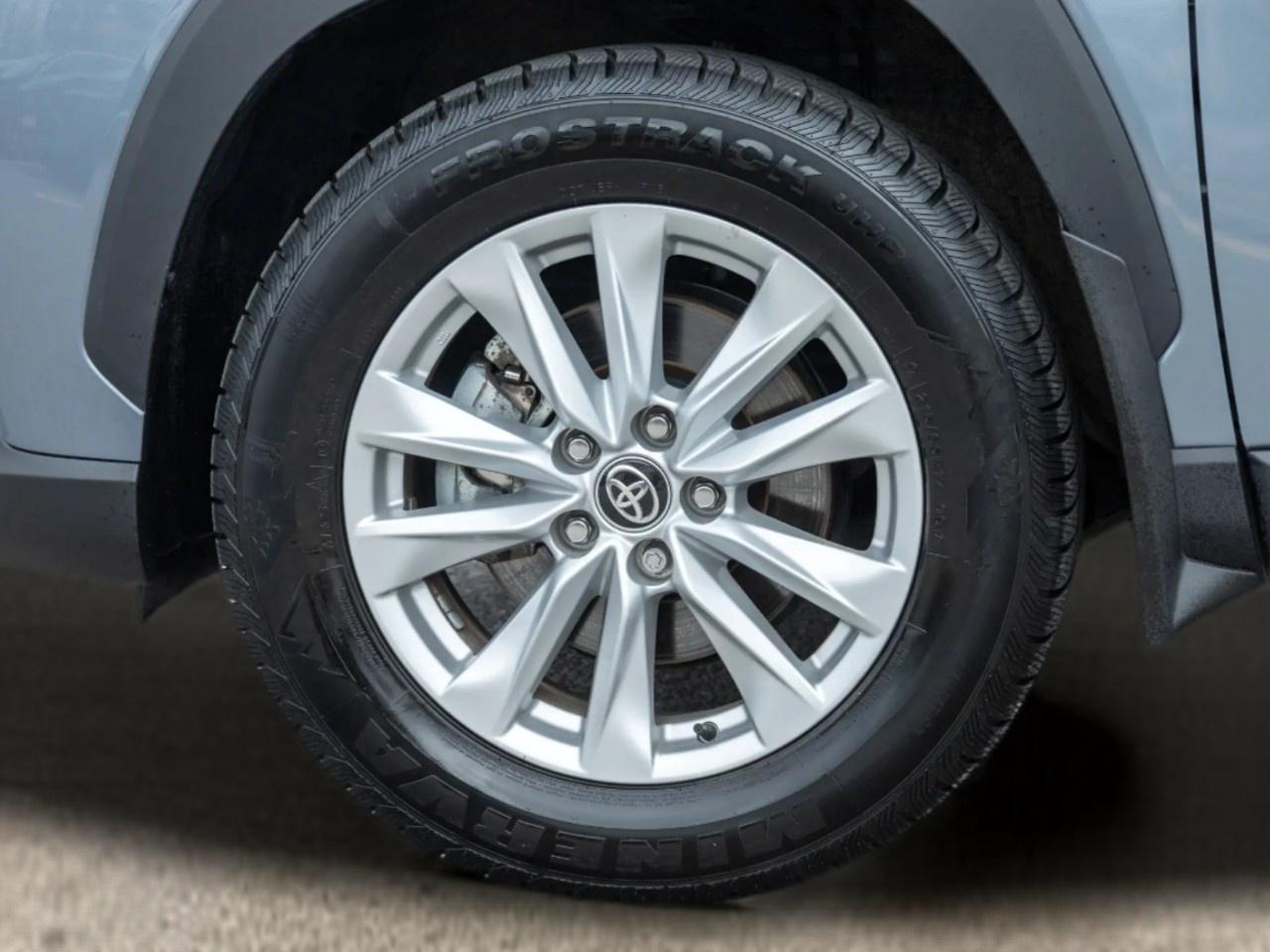 2026 Toyota Corolla Cross LE AWD Photo