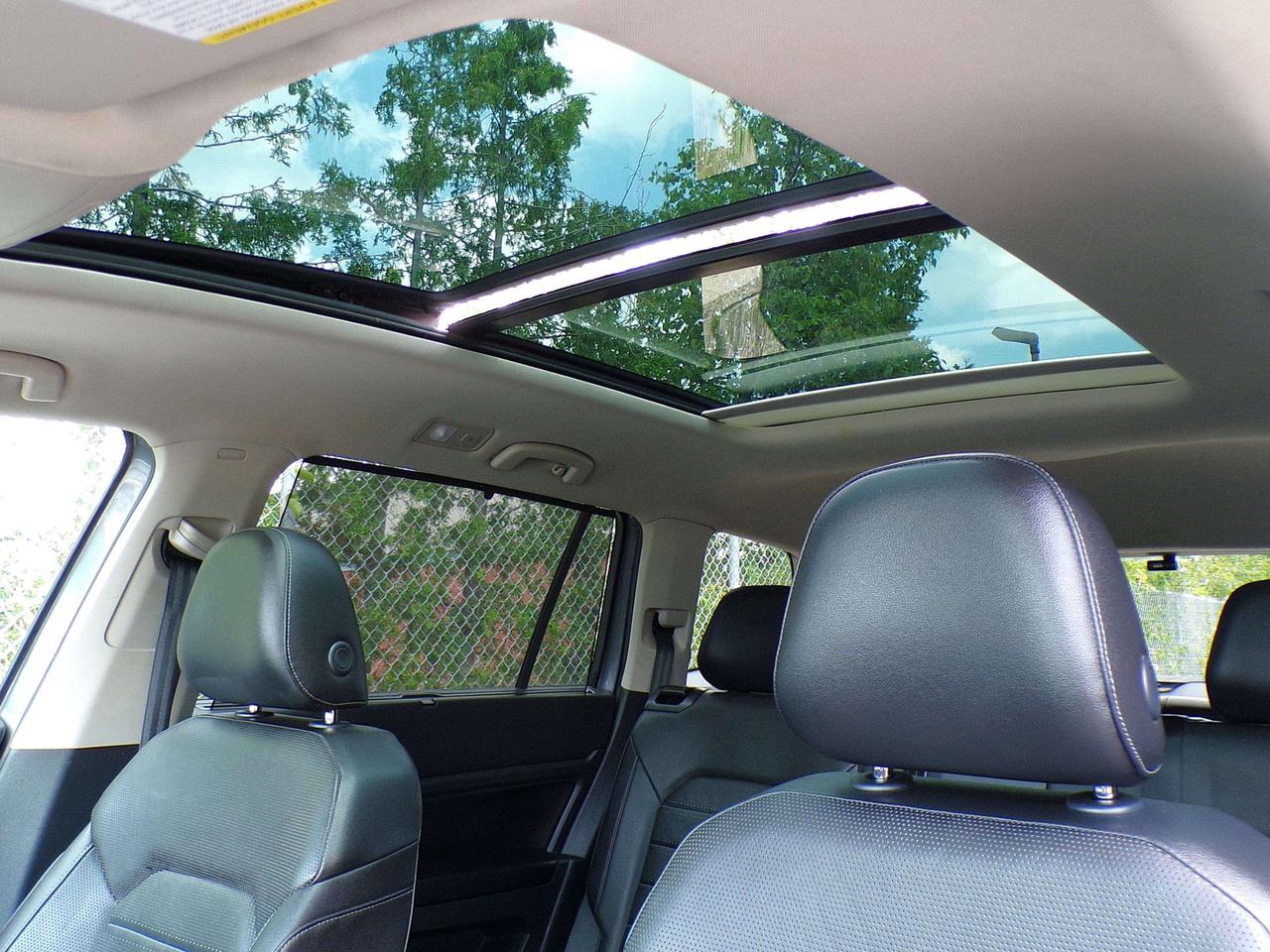 2018 Volkswagen Atlas HIGHLINE FSI 4MOTION BSM RTA NAVI PANO ROOF APPLE CARPLAY Photo