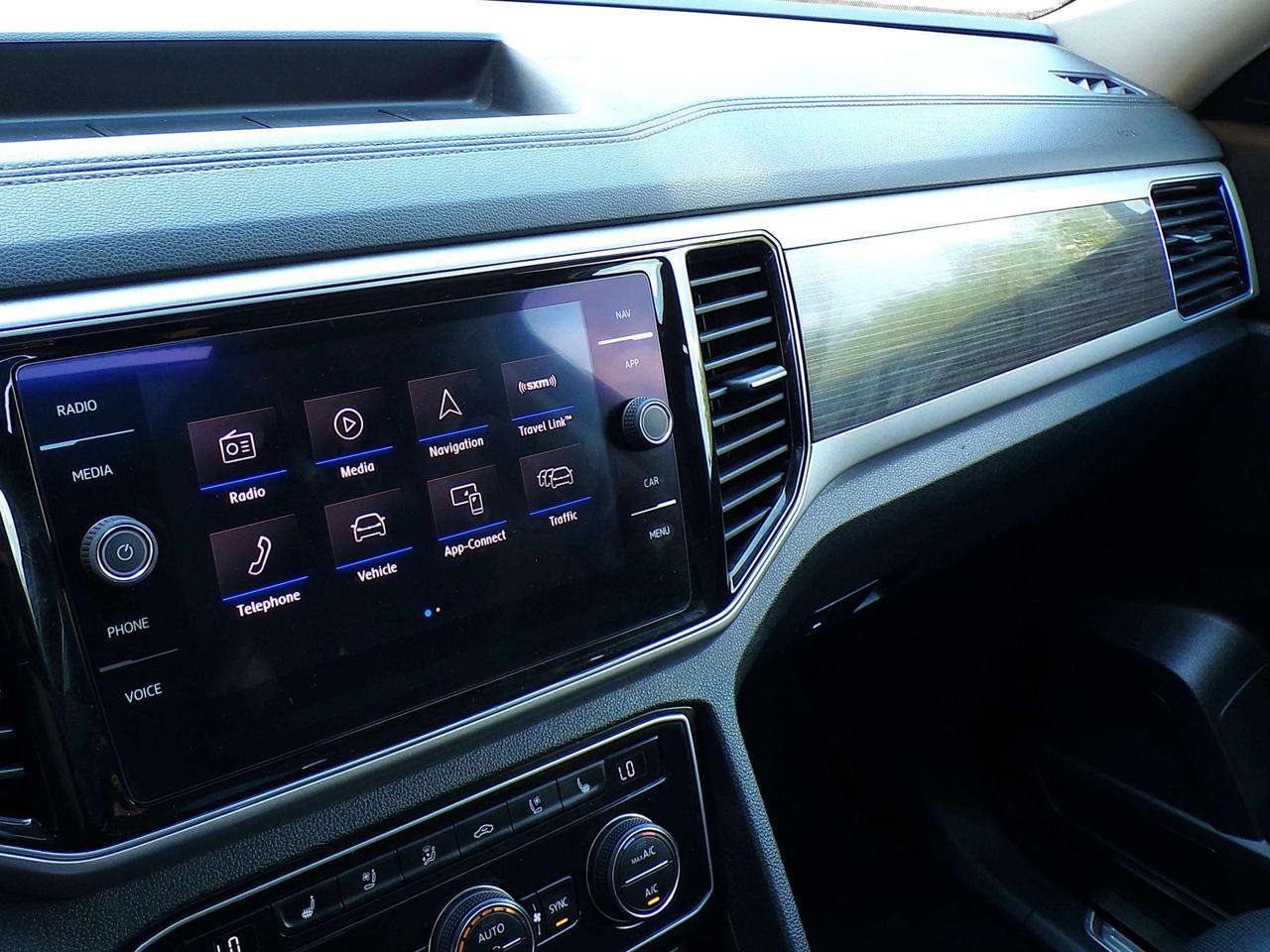 2018 Volkswagen Atlas HIGHLINE FSI 4MOTION BSM RTA NAVI PANO ROOF APPLE CARPLAY Photo