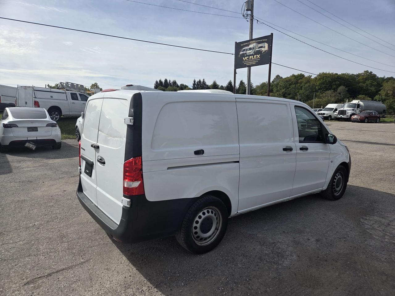 2022 Mercedes-Benz Metris Cargo Van 126 WB Cargo + Ranger Shelves - CCV-967010 Photo3