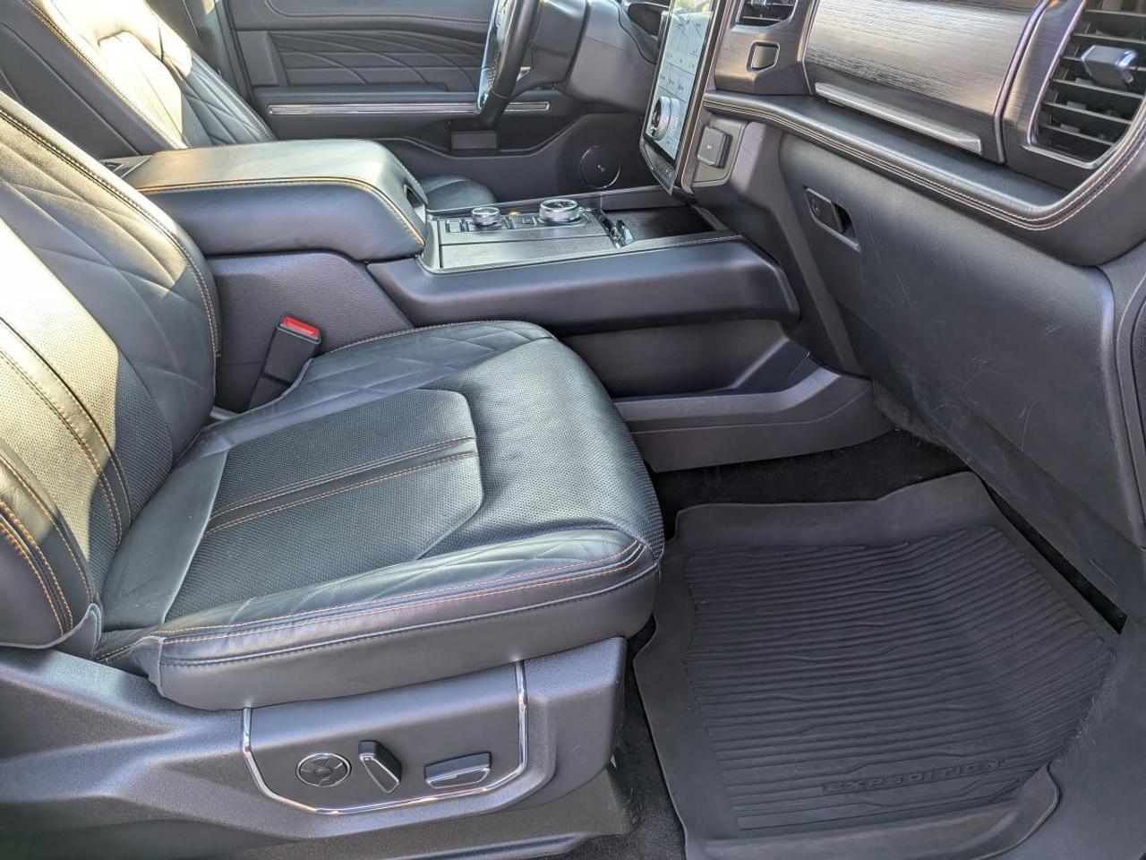 2022 Ford Expedition Platinum Max 4X4 Photo