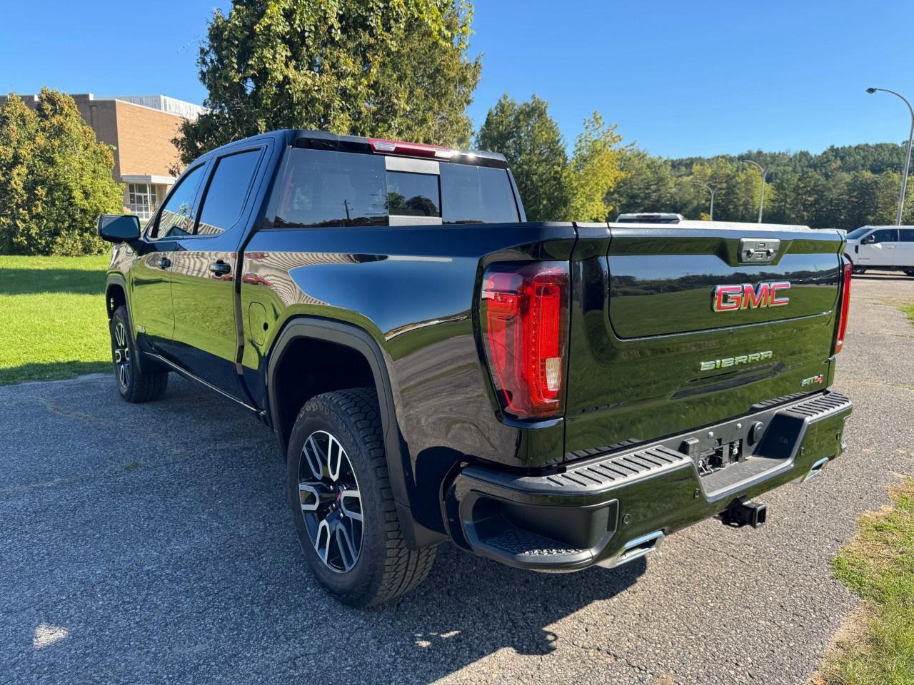 2026 GMC Sierra 1500 Crew Cab Short Box 4-Wheel Drive AT4 Photo