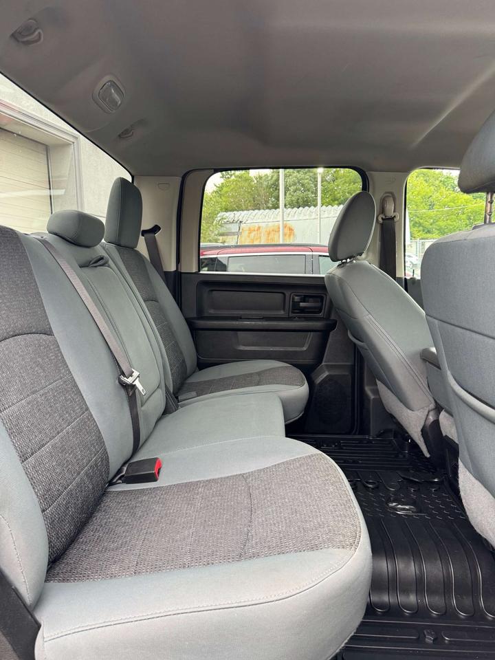 2019 RAM 1500 Express 4x4 Crew Cab 5'7 Box Photo