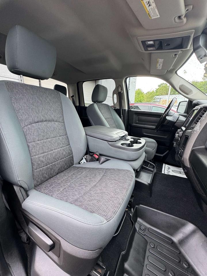 2019 RAM 1500 Express 4x4 Crew Cab 5'7 Box Photo