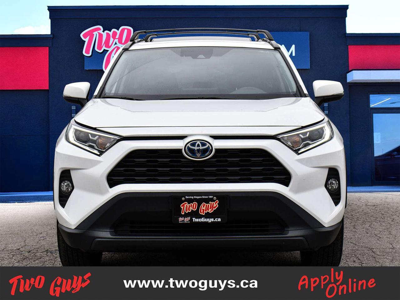 2021 Toyota RAV4 XLE Photo4