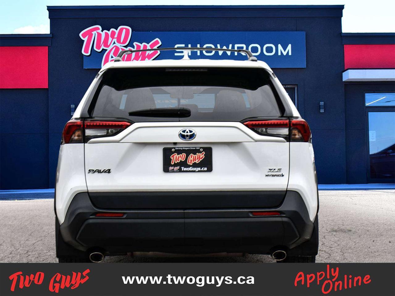 2021 Toyota RAV4 XLE Photo