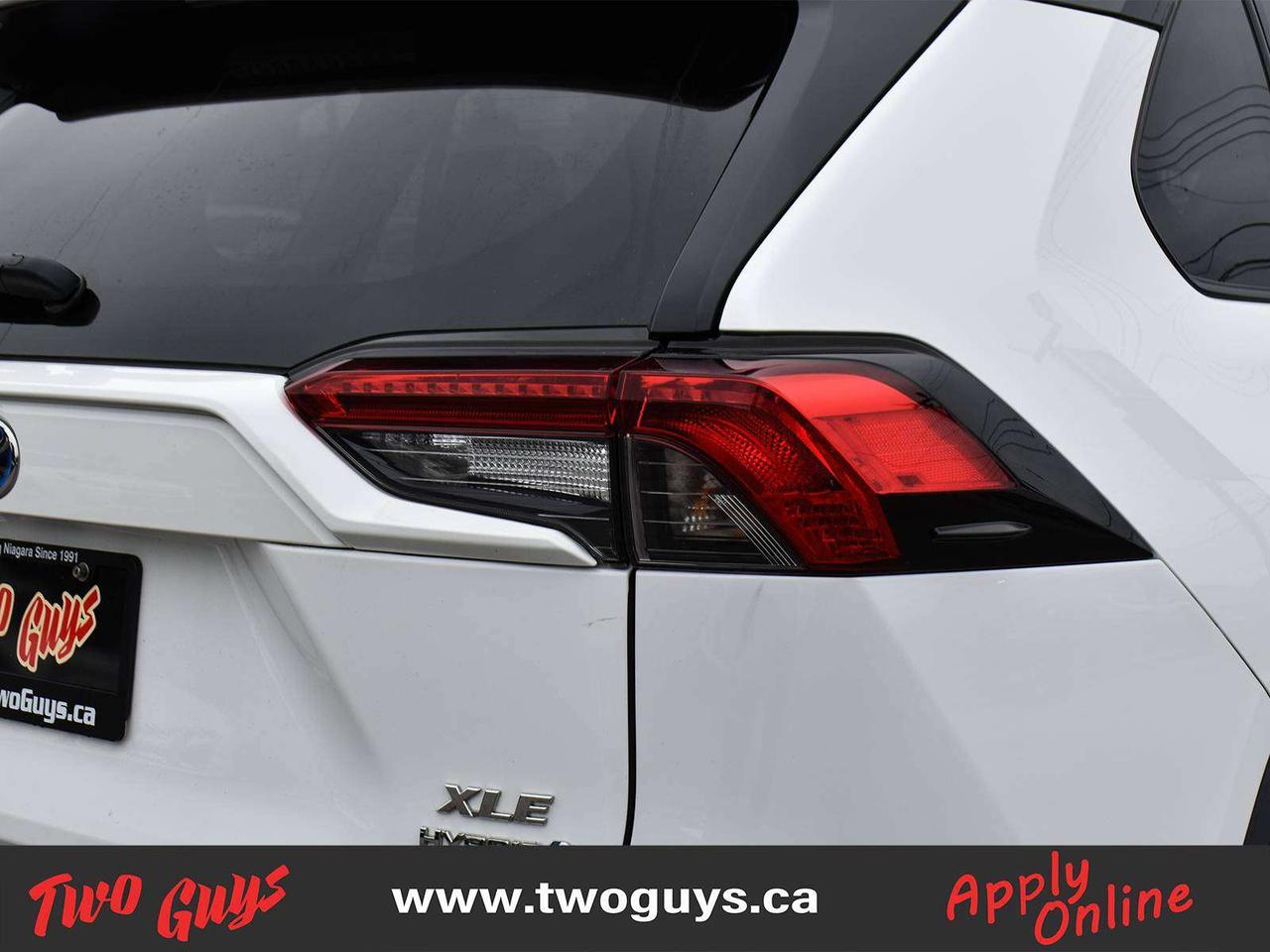 2021 Toyota RAV4 XLE Photo