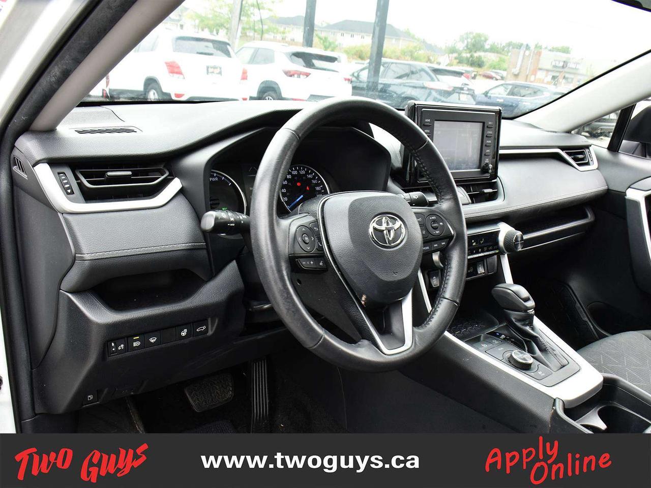 2021 Toyota RAV4 XLE Photo