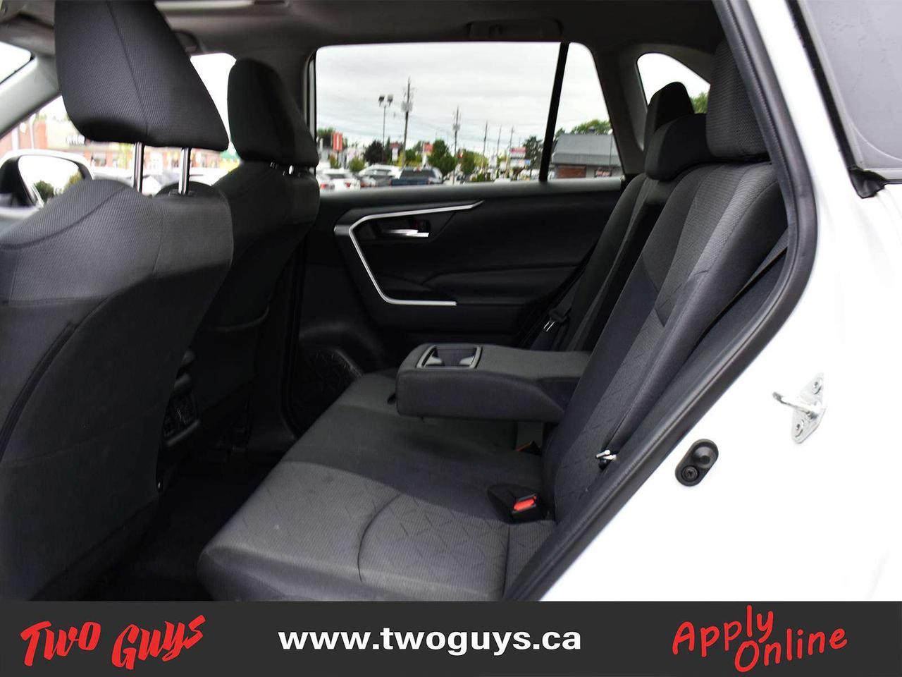 2021 Toyota RAV4 XLE Photo