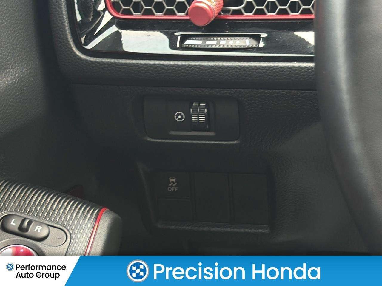 2025 Honda Civic SI Alloy Wheels Apple Carplay Heated Seats Photo