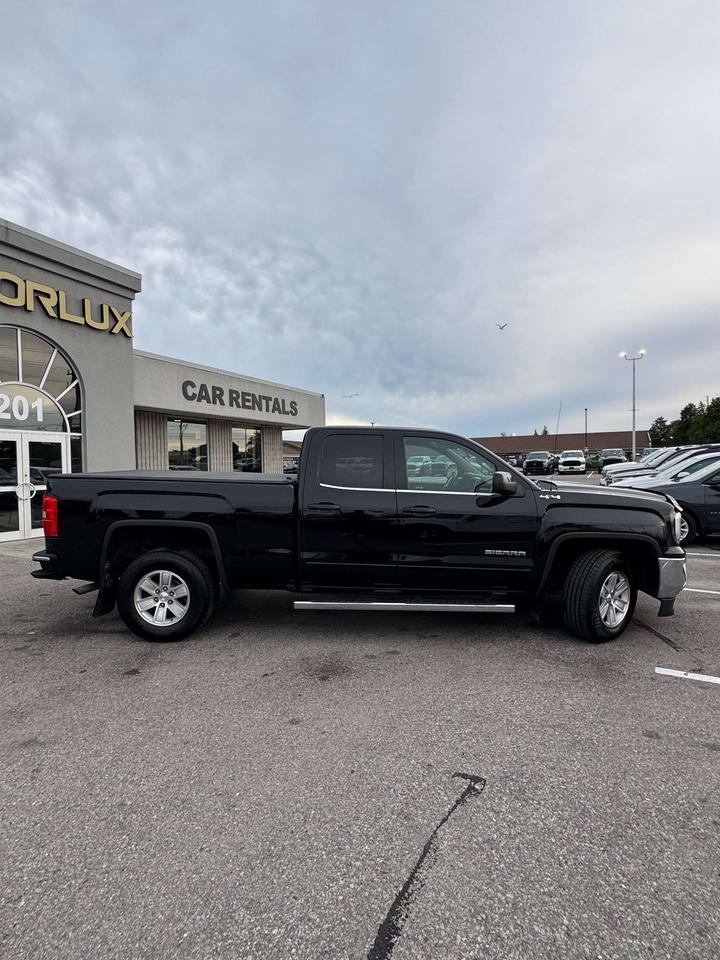 2017 GMC Sierra 1500 4WD Double Cab 143.5 SLE Photo