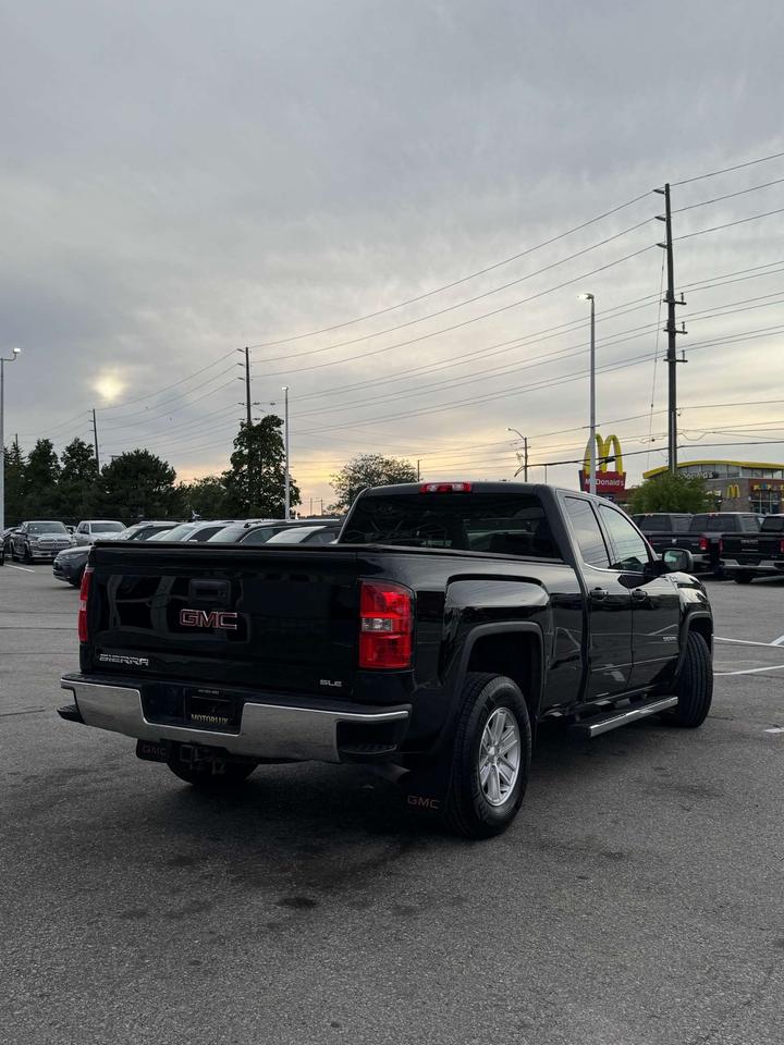 2017 GMC Sierra 1500 4WD Double Cab 143.5 SLE Photo