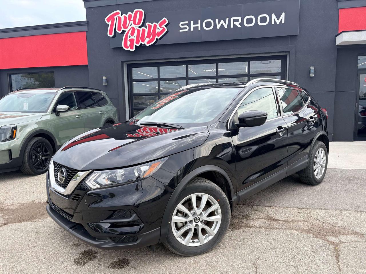 2022 Nissan Qashqai SV FWD   WOW KMS   Sunroof   Htd Cloth   Remote St Photo