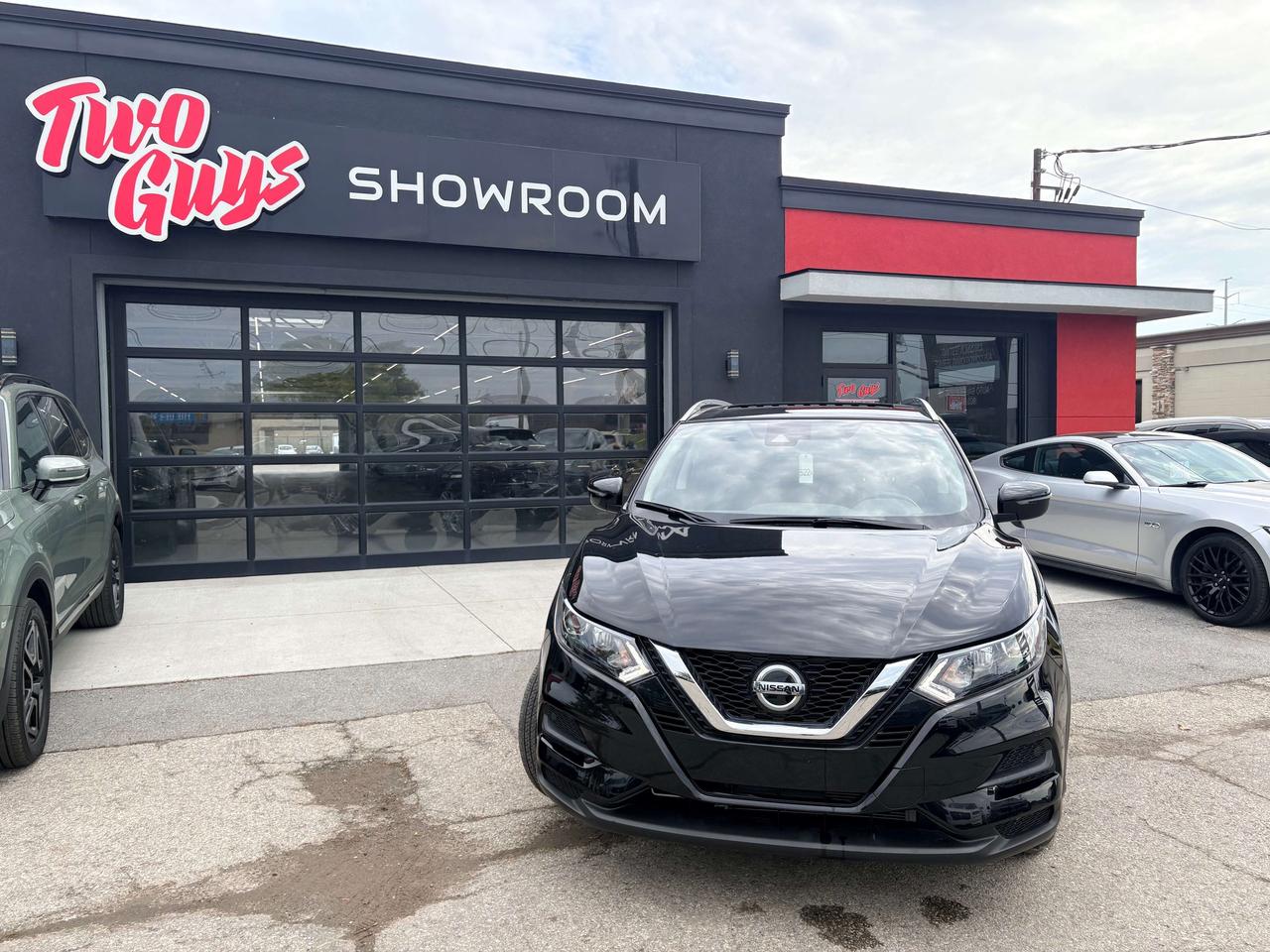 2022 Nissan Qashqai SV FWD   WOW KMS   Sunroof   Htd Cloth   Remote St Photo