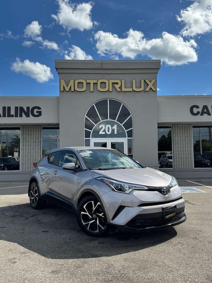 2019 Toyota C-HR XLE Photo1