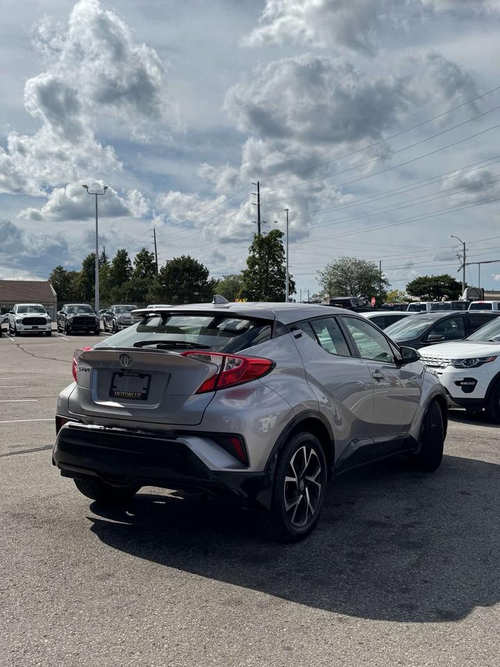 2019 Toyota C-HR XLE Photo