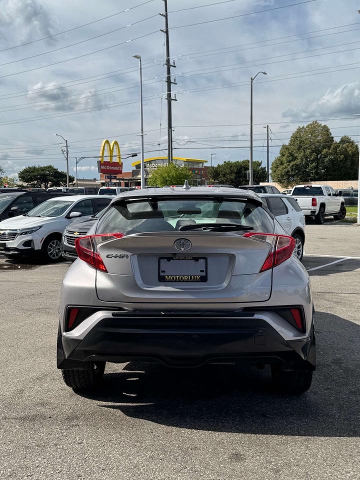 2019 Toyota C-HR XLE Photo